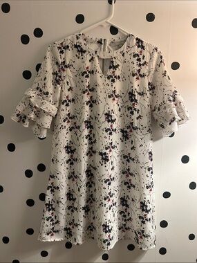NWOT Girls 👧🏻 White Floral 🌸 Ruffle Sleeve Shift Dress